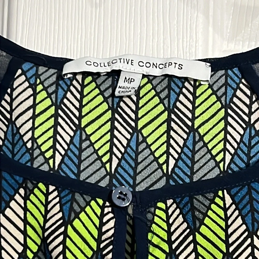 Collective Concepts women’s blouse - Size Medium Petite - Multicolored - Picture 4 of 7